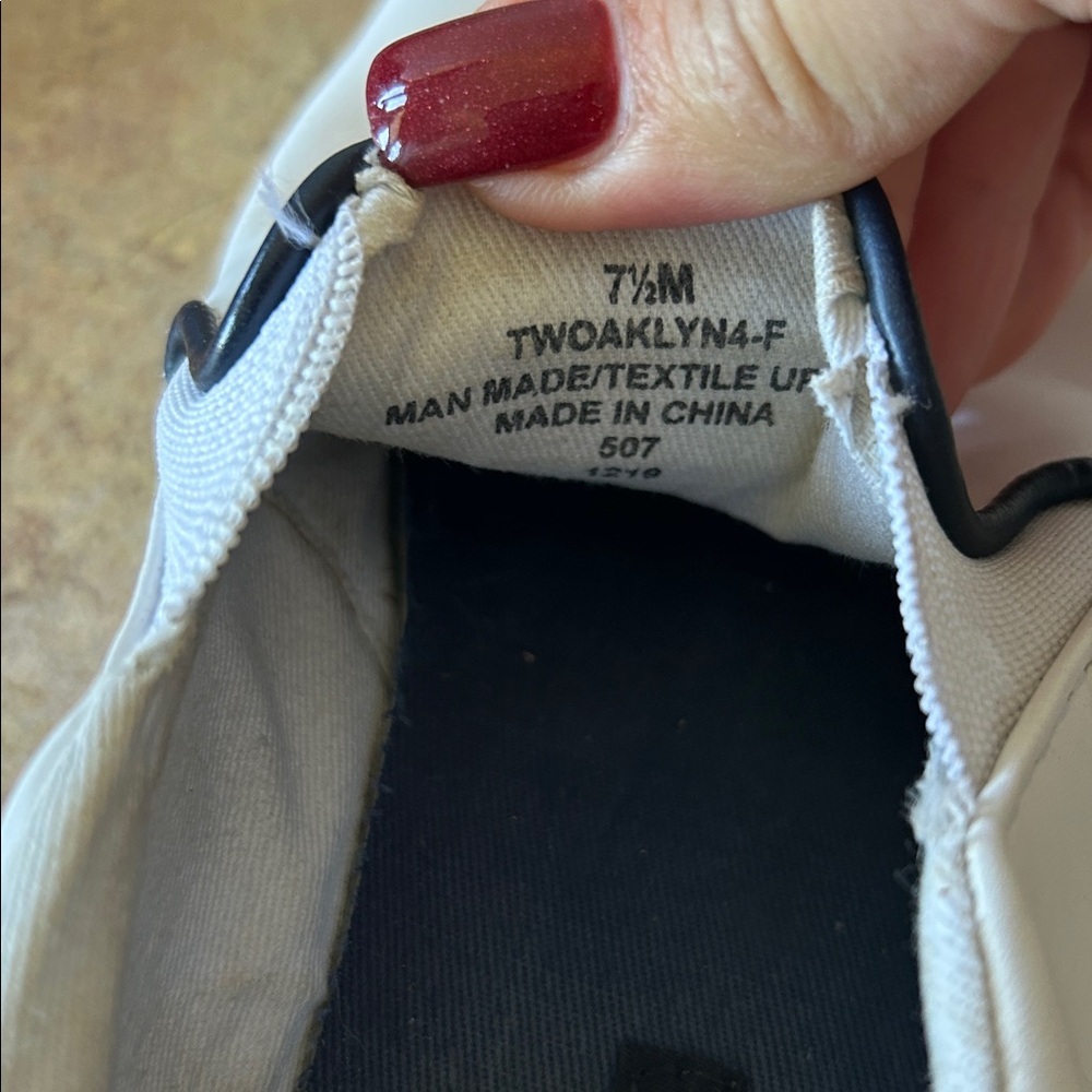Tommy Hilfiger White Vegan Leather Slip-on Boat Shoes size 7.5M - Picture 8 of 8